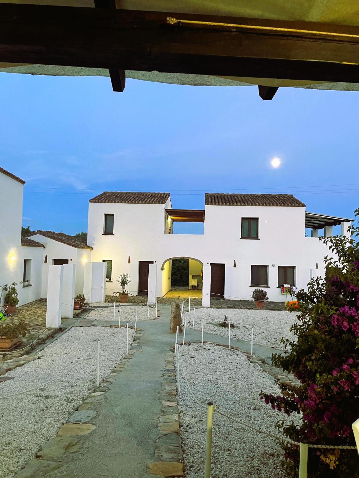 Cort'E Nastasj Hotel Tertenìa Buitenkant foto